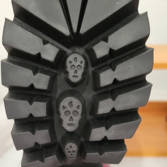 Shimmering Lace-Up Platform Boots - Picture 7 of 8